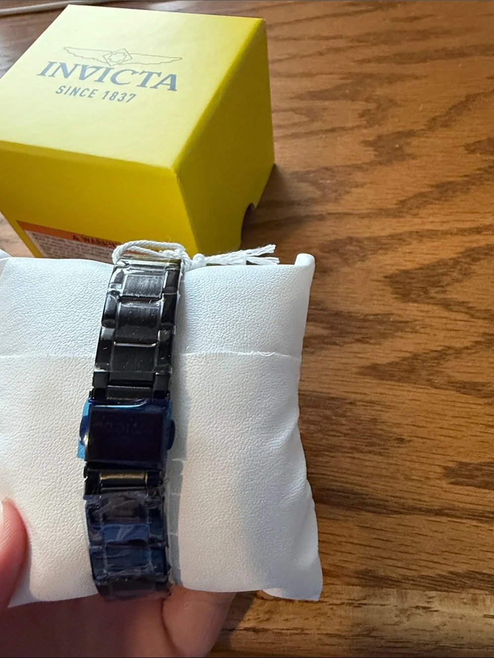 Invicta sleek black